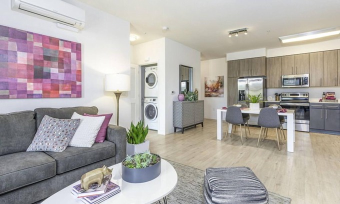 Menlo Park Condo | Unwind and Stay Connected: 1 Bedroom Condo in a Modern Hotel