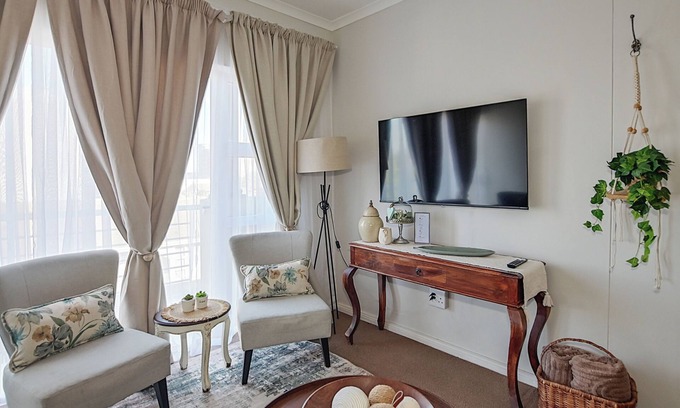 Bloubergstrand Apartment | Unwind at Coral - Entire Apartment - Bloubergstrand Beachfront