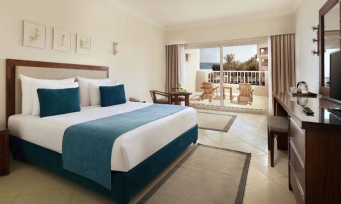 Soma Bay Hotel | Unwind at the Beach with Spa, Kids Club, Pool & Dinner Shows