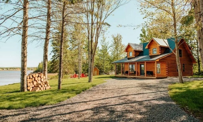 Tatamagouche Ski Chalet | Unwind by the Sea at The Salty Pearl: Your Charming Coastal Log Cottage