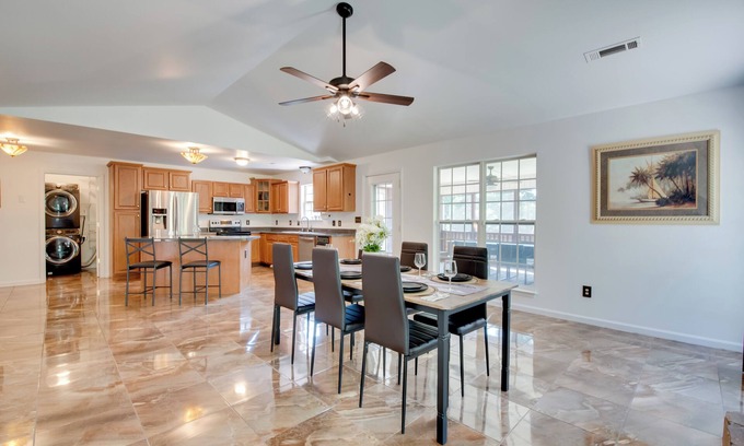Cliftondale House | Unwind, Golf & Explore: Unique Atlanta Escape!