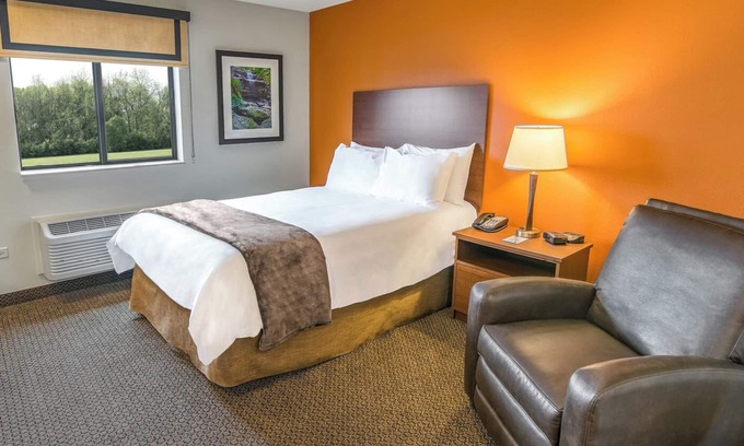 Davenport House | Unwind in a Bright, Pet-Friendly Room Near Colonel Davenport House & Parks