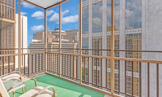 Downtown Atlanta Condo | Unwind in a downtown Atlanta 1-bedroom that blends Southern flair with contemporary ease.