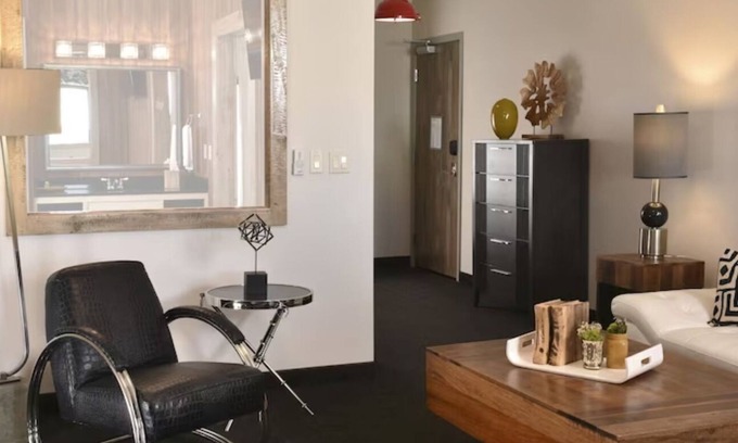 Broken Arrow Hotel | Unwind in Style: Broken Arrow Suites w/Free Breakfast and On-site Bar