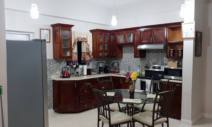 Eden Gardens Apartment | Unwind@ Kensington Bliss -New Kingston (24 hrs security, free wifi, hot water)