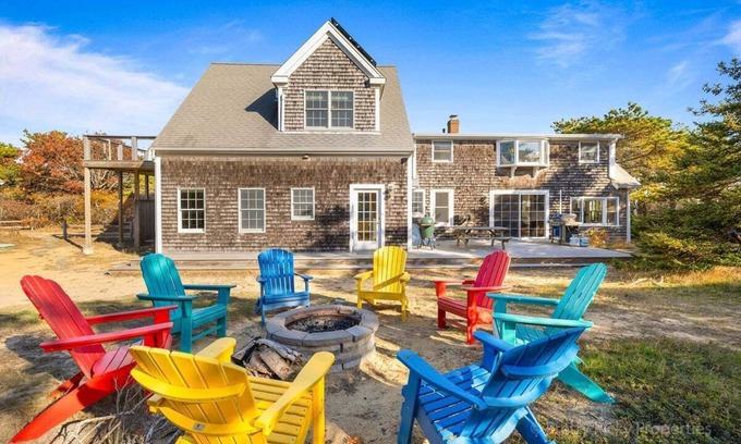 South Wellfleet House | Unwinder: 085-W Modern 5 Bedroom Wellfleet Cottage, Steps to the Atlantic