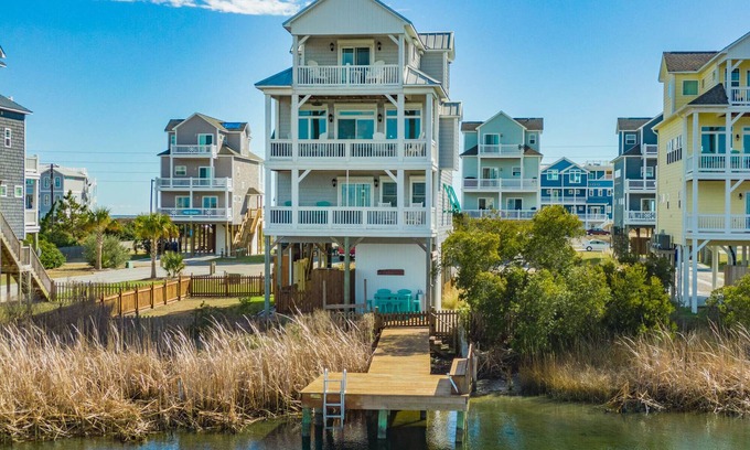 Scotch Bonnet Soundside House | UnWine on the Line #130-Soundfront w/Dock, Community Pool, Dog-Friendly!
