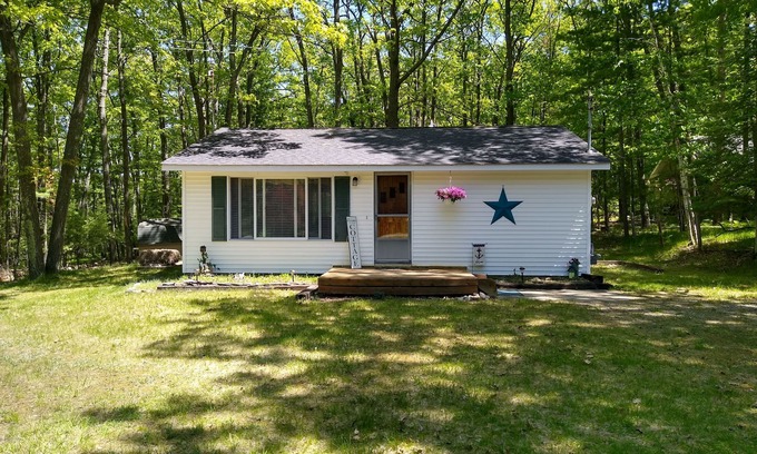 Spruce Cabin | Up North getaway - short walk to lake