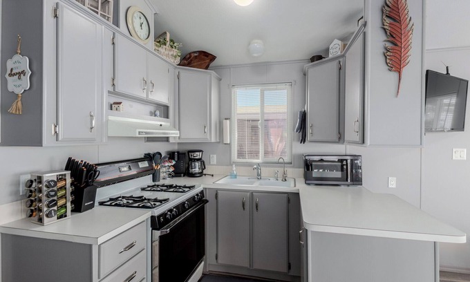 Mesa House | Updated 1-bedroom queen/Free WiFi, AC Resort of Greenfield Village Mesa 55+