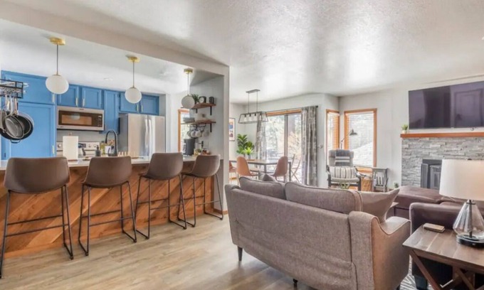 Mammoth Lakes Condo | Updated 1 bedroom with bunks near Mammoth Creek, bike paths, & free shuttle!