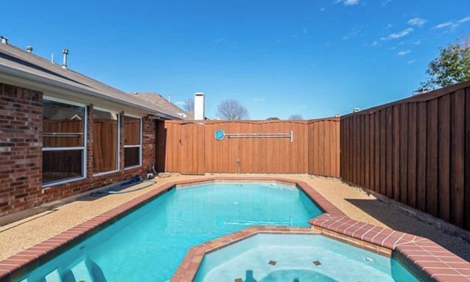 Frisco House | Updated 1 story home in Frisco with a pool and high end furniture!
