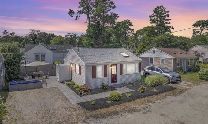 Dennis Port Cottage | Updated 2-bedroom cottage 4 min walk to the beach, with outdoor shower