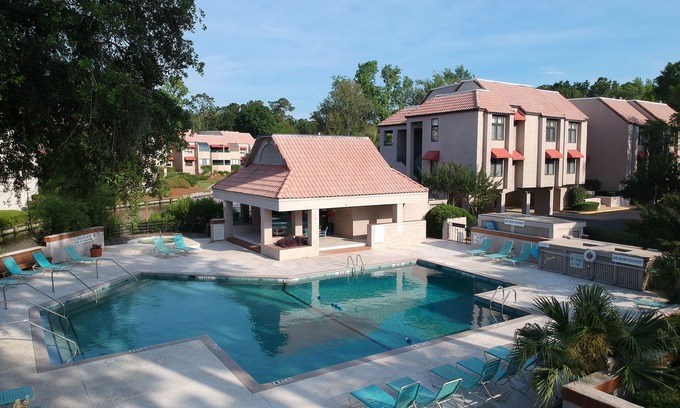 Palmetto Dunes Condo | Updated 2 BR Shelter Cove Pool and lagoon views Bikes & Beach Gear included