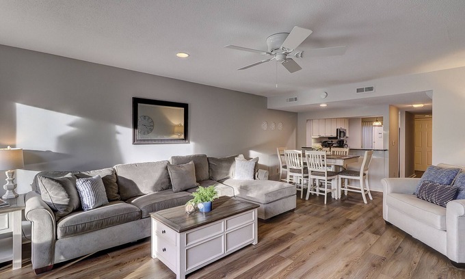 Shipyard Plantation Condo | Updated 2 BR Greens Golf Views King Two Doubles Bikes & Beach Gear included
