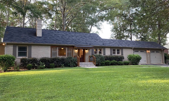 Clemson House | Updated 4 bed/3 bath home within walking distance to CU's campus & Death Valley