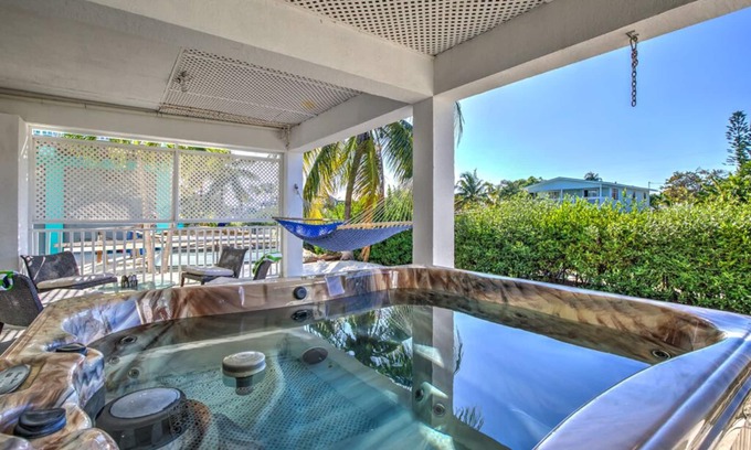 Marathon House | UPDATED, 4 BIKES 2 KAYAKS, WALK TO SOMBRERO BEACH!