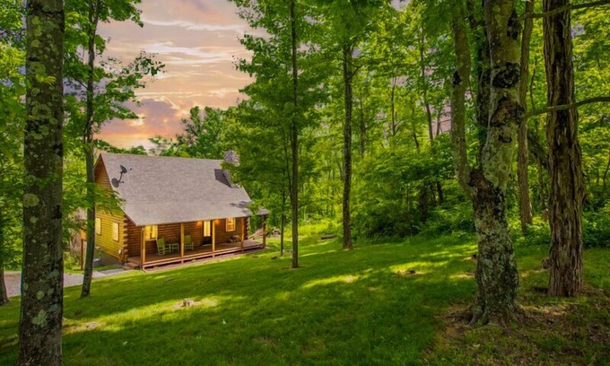 Logan Cabin | Updated 4 br cabin close to Old Man's Cave!