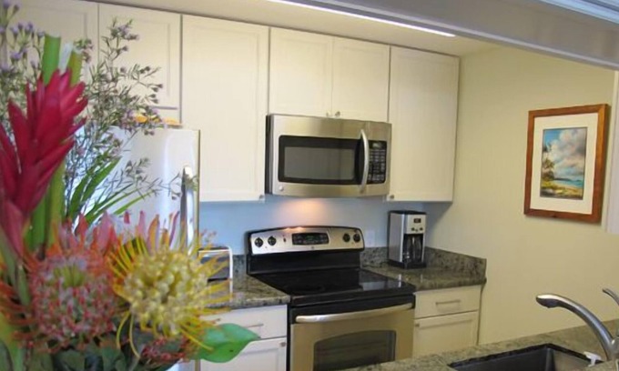 Kihei Condo | Updated, 600 ft from ocean