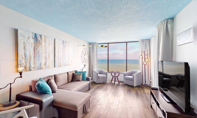 Miramar Beach Condo | Updated bayfront penthouse w/bay view, balcony, pool & beach access