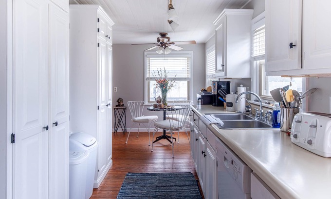 Lewes House | UPDATED BEACH COTTAGE CLOSE TO LEWES BEACH!