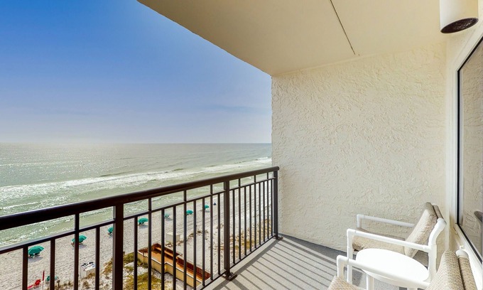 Fort Walton Beach Condo | Updated beachfront condo with beach setup - quick drive to entertainment