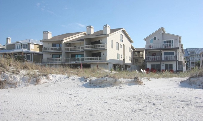 Indian Shores Condo | Updated Beachside Condo! 2 Balconies, Grill, FREE Parking & FREE Activities! ~ 6 Pipers Nest