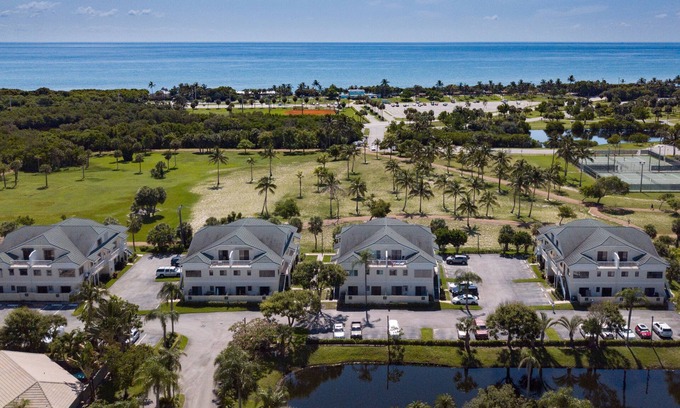 Bella Vista Condo | Updated Bella Vista Condo On Carlin Park -Walking Distance to Beach