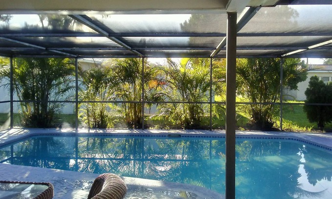 Caloosahatchee House | Updated, Clean, Quiet, and Comfortable for Families and Intimate for Couples