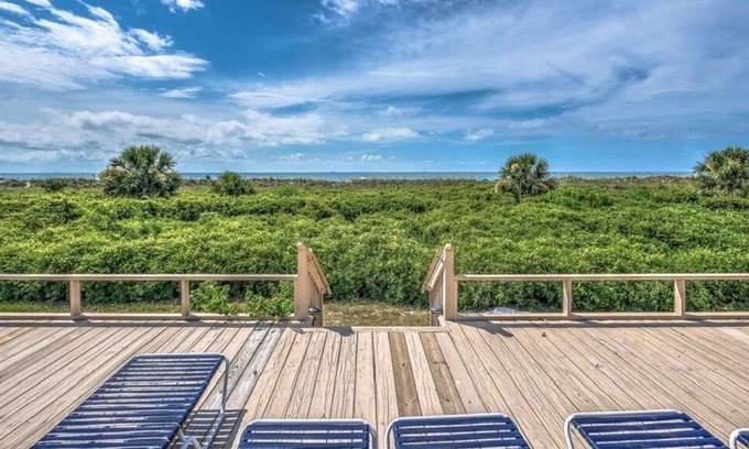 Hilton Head Island Condo | UPDATED! Close to pool and1 min to the beach! Ocean View! Coligny Area! 2 Bikes!