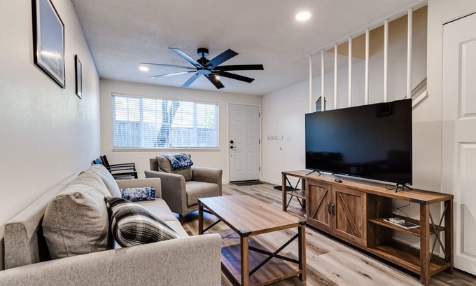 Friendly Apartment | π Updated Condo (# 3) near UO, Autzen Stadium, Amazon Park