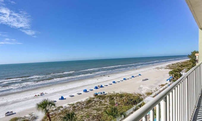 Indian Shores Condo | Updated Condo! Heated Pool & Hot Tub, Grill, FREE Parking, FREE Activities! ~ 707 Sandcastle