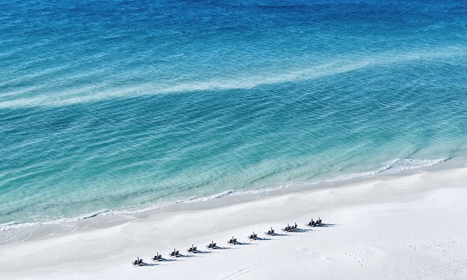 Navarre Beach Condo | Updated Condo w/Breathtaking Views, In-Season Beach Service, 2 Pools + Hot Tub