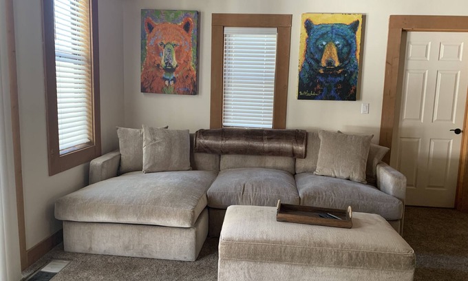 Truckee Condo | Updated Condo Walking Distance to Village