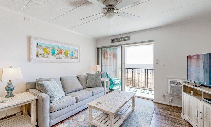 Midtown Ocean City Condo | Updated Constellation House Condo w/Oceanfront Balcony, Walk to Restaurants