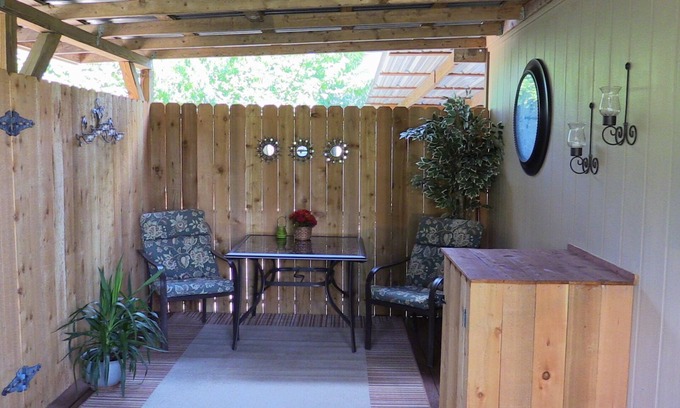 Wimberley Cottage | Updated Country Cottage One Mile From The Wimberley Square.