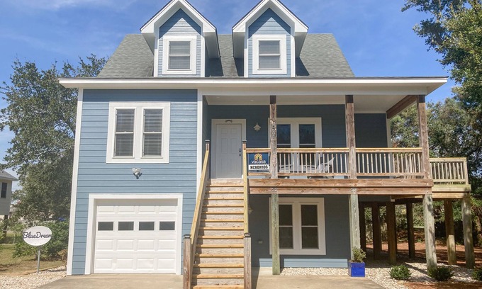 Kill Devil Hills House | Updated dog-friendly home near the beach with game room, deck, w/d, and AC
