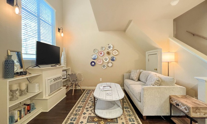 Fayetteville Condo | Updated dog-friendly condo with open-layout and central AC - near local trails