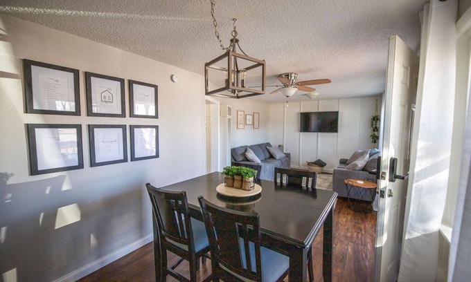 Caney House | Updated Downtown Bungalow