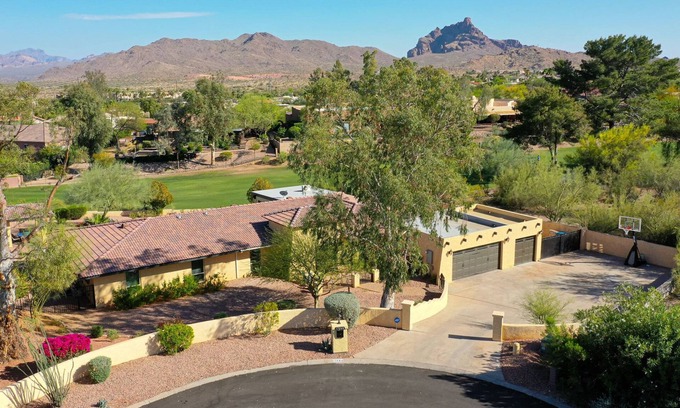 Fountain Hills House | Updated Golf Course Home Mountain Views Heated Pool Sport Court Putting Green