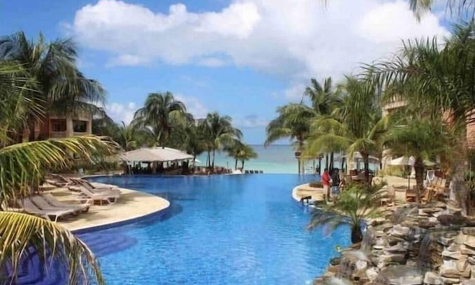 Antoneys Cay Apartment | Updated ground floor villa