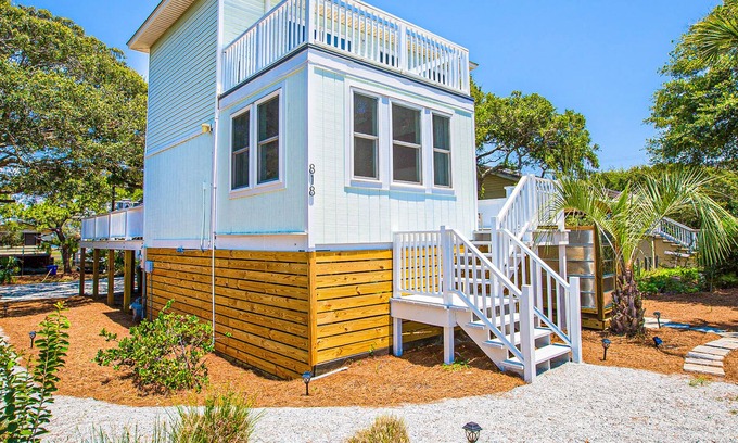 Folly Beach House | Updated home among the oaks with ocean view & large deck - 1 block to beach