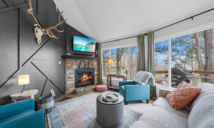 Beech Mountain Cabin | Updated Home minutes from Skiing