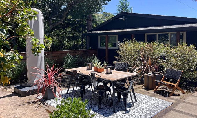 Healdsburg House | Updated home w/bocce ball court, large yard, deck & grill - Russian River views