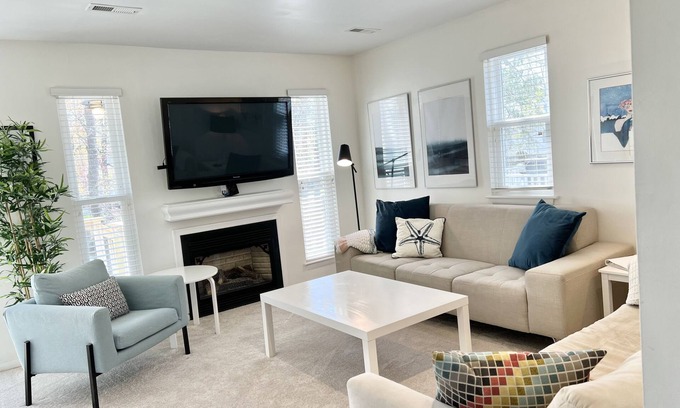 Northeast Virginia Beach House | UPDATED IN 2022 @Oceanfront - 3 Blocks 2Beach! 2 Suites 2.5 bath - great deck!