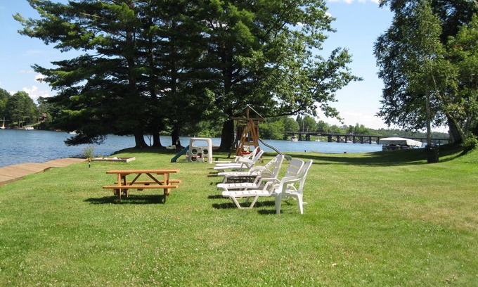 Minocqua Cottage | UPDATED LAKE MINOCQUA CABIN AND PONTOON RENTAL OPTION