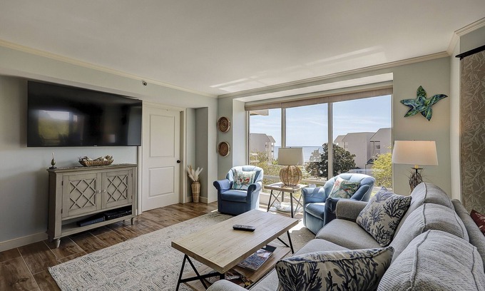 Palmetto Dunes Condo | Updated Luxury Remodeled Ocean view Villa Bikes & Beach Gear included