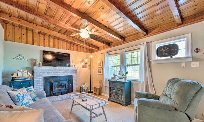 Long Beach House | Updated Oak Island Getaway Near Fishing Dock!