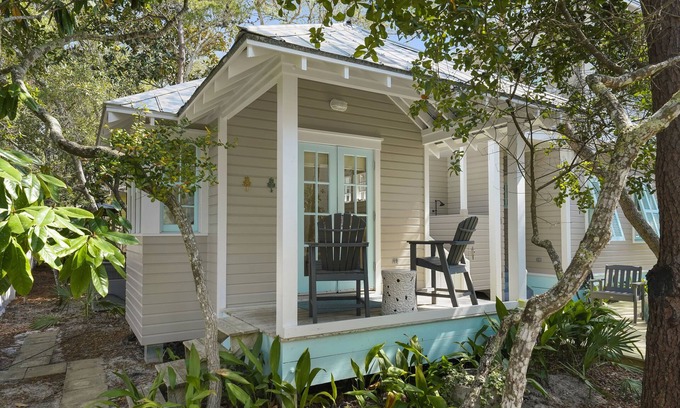 Seaside Cottage | Updated, One Level, 1 BD Cottage in Seaside, FL, Sleeps 4 + 2 Adult Bikes!
