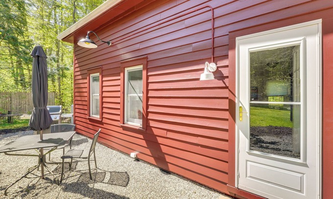 Bearsville Cabin | Updated/Pet-Friendly Cabin By Hikes and Woodstock!
