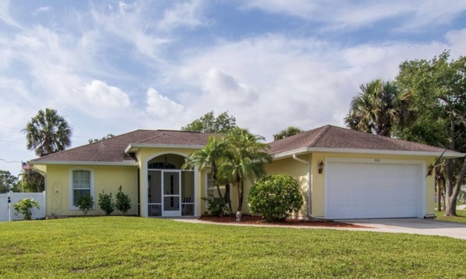 Sebastian Highlands House | Updated Private 3/2 Beach Getaway w/Heated Pool